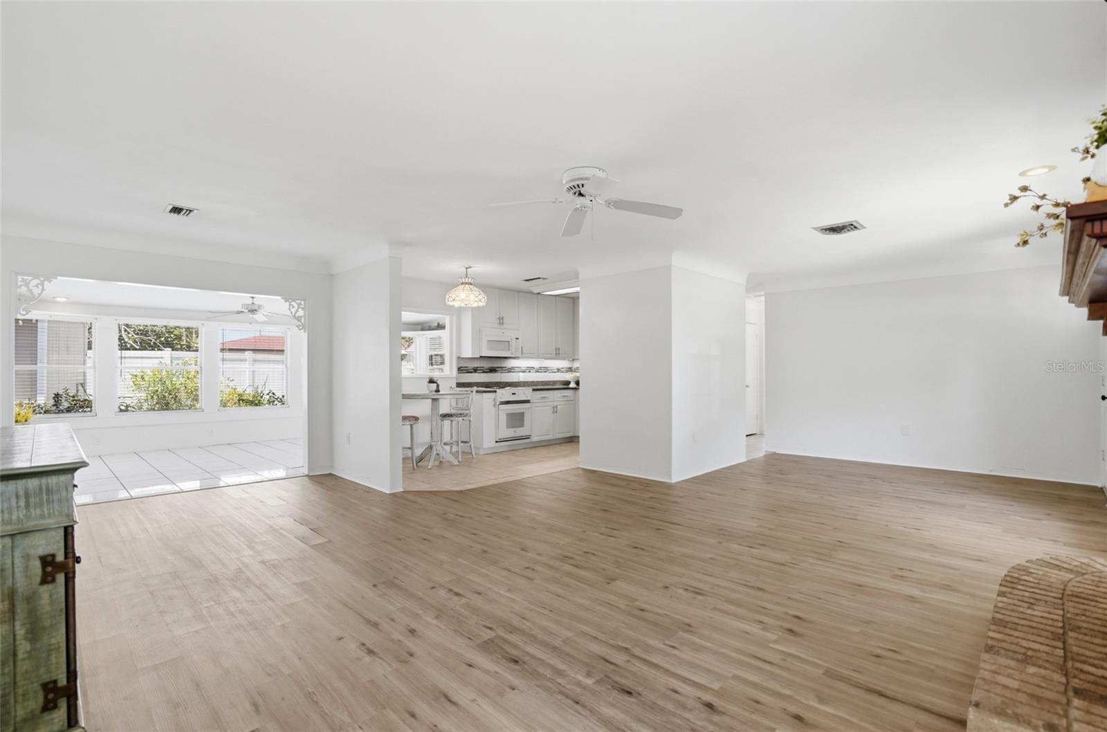 Image 11 of 41 For 5941 49th Avenue N