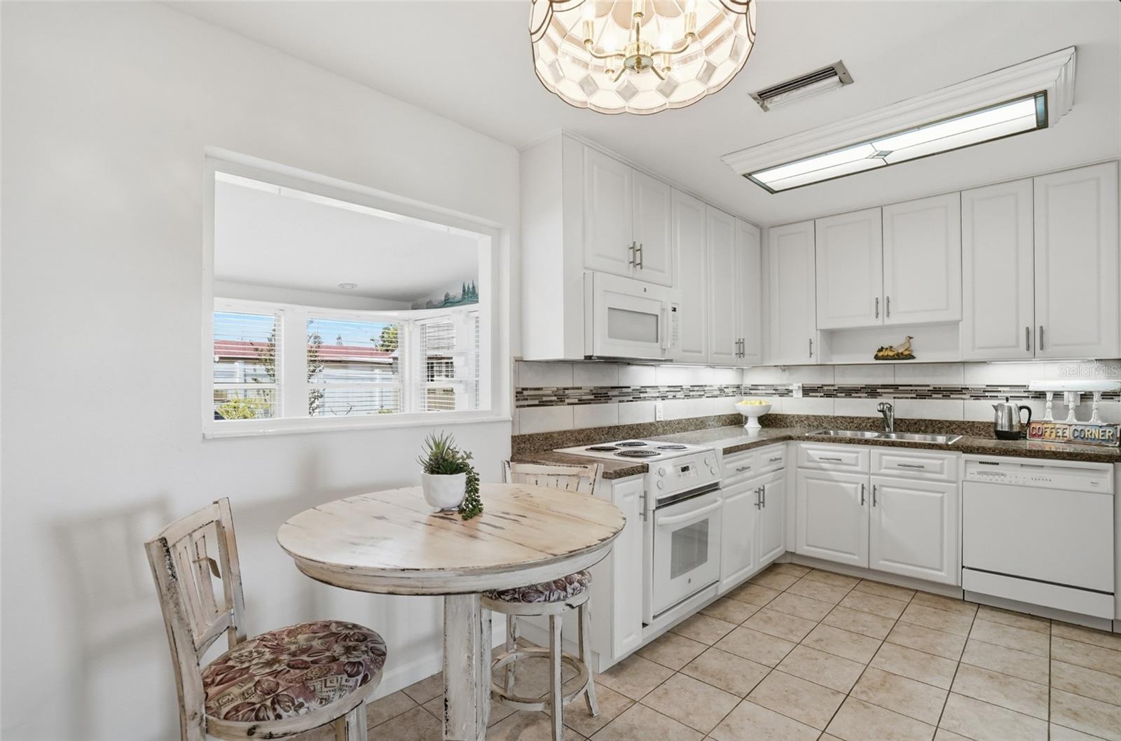 Image 14 of 41 For 5941 49th Avenue N