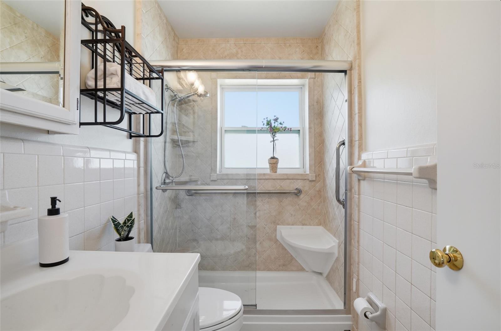Image 17 of 41 For 5941 49th Avenue N