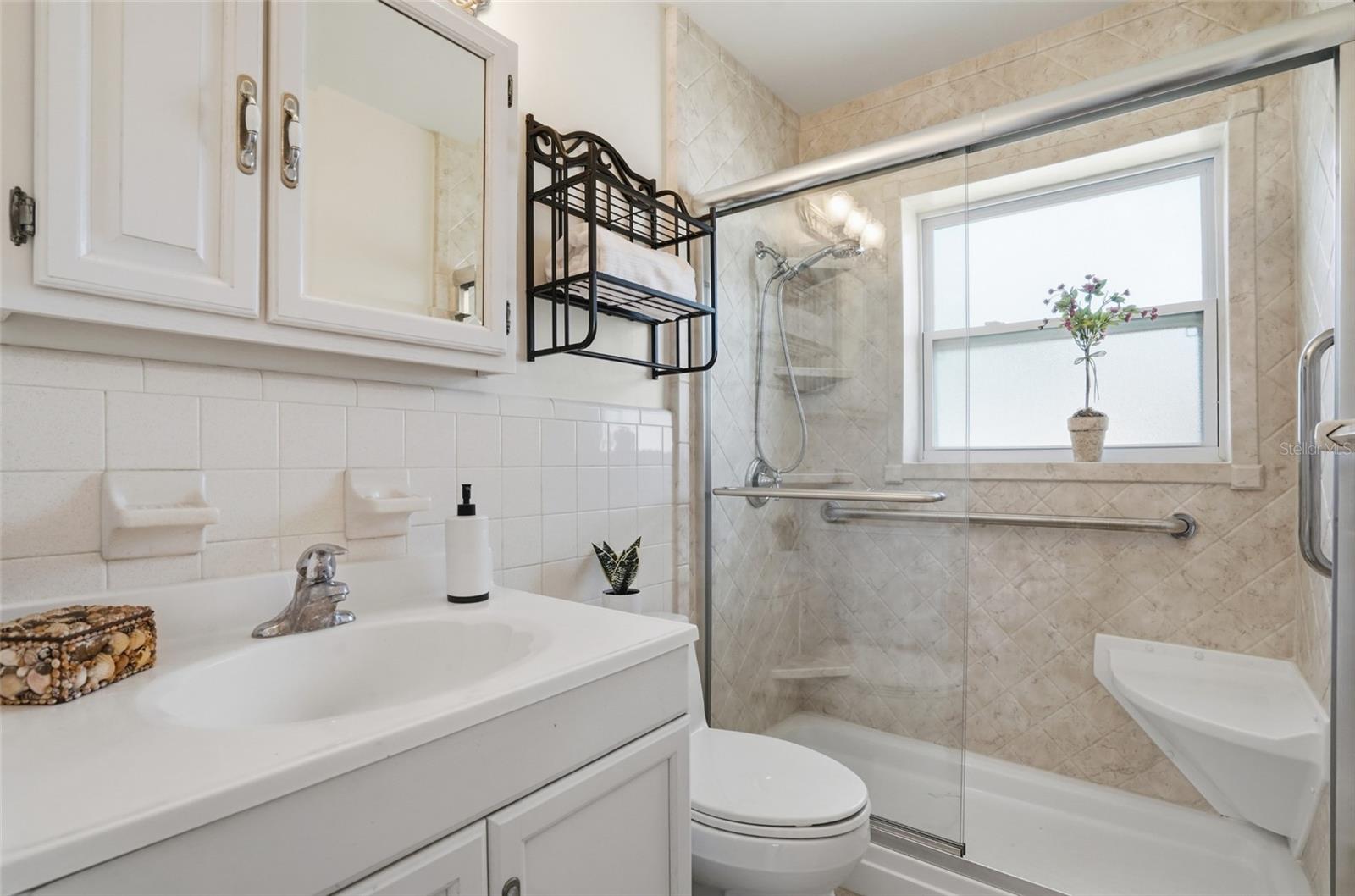Image 18 of 41 For 5941 49th Avenue N