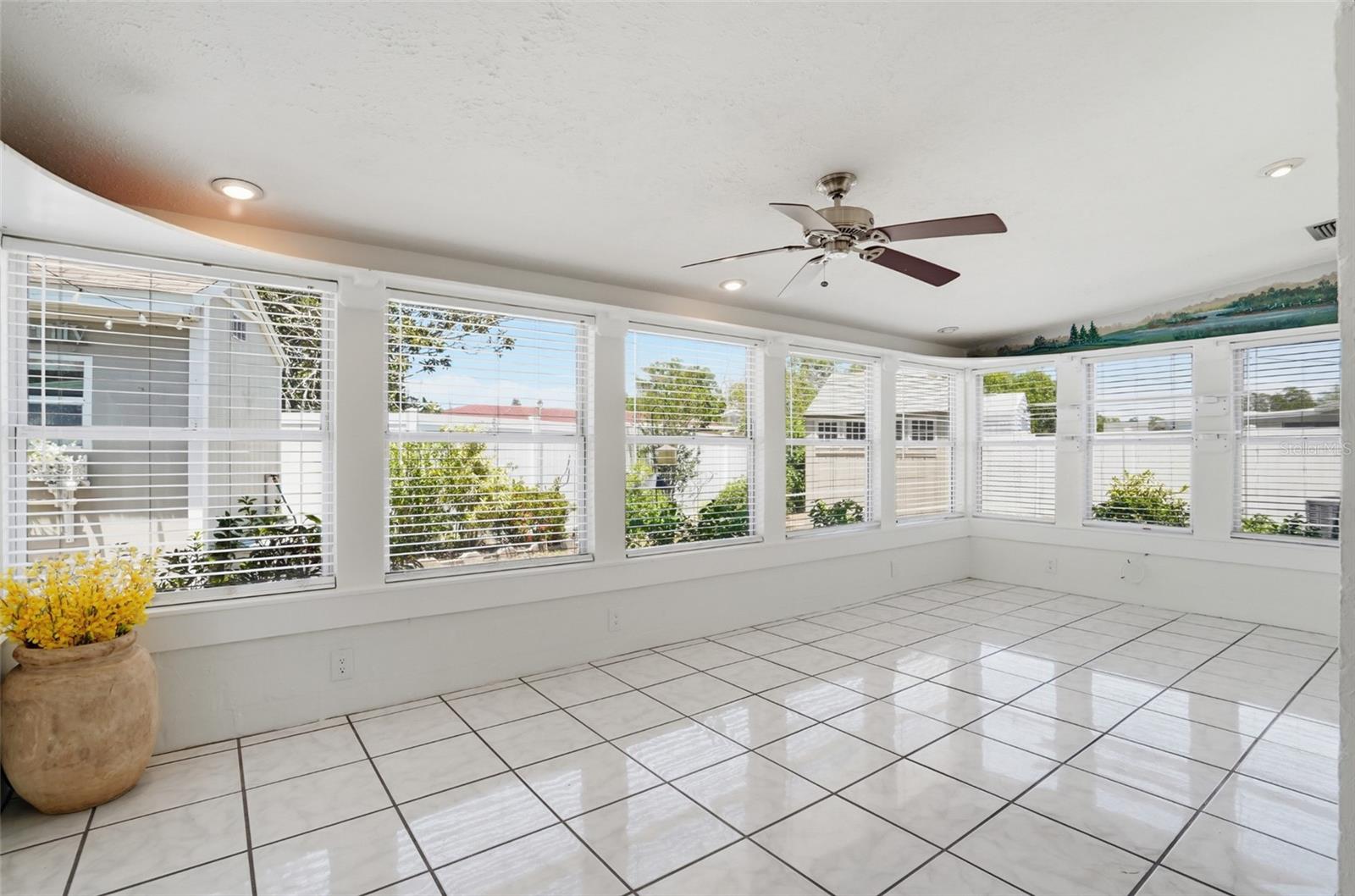 Image 23 of 41 For 5941 49th Avenue N