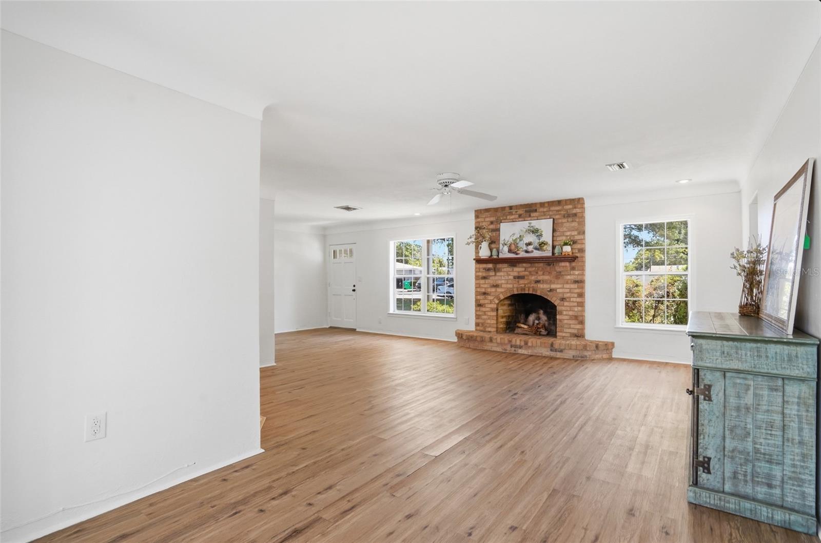 Image 6 of 41 For 5941 49th Avenue N