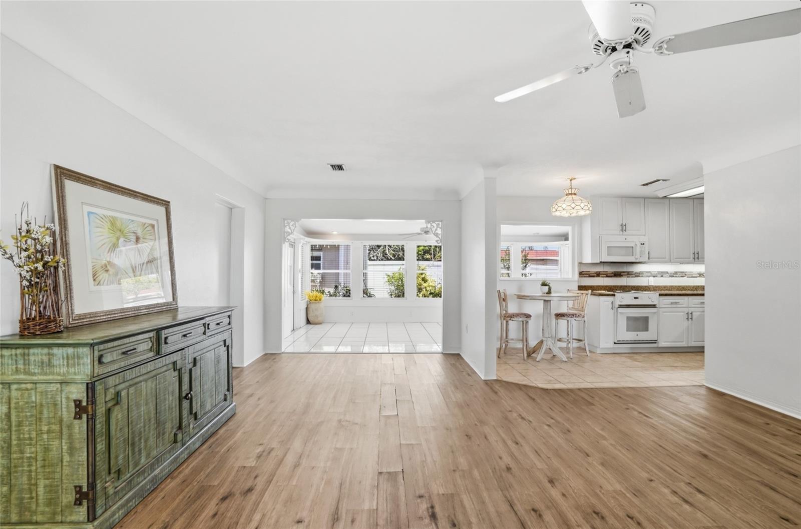 Image 8 of 41 For 5941 49th Avenue N