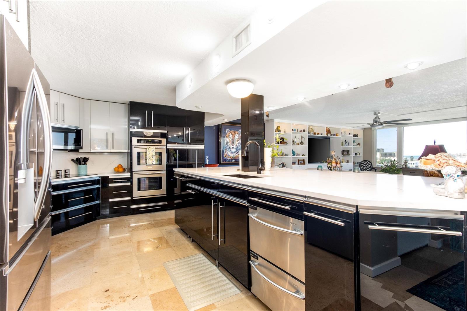 Image 16 of 60 For 736 Island Way 804