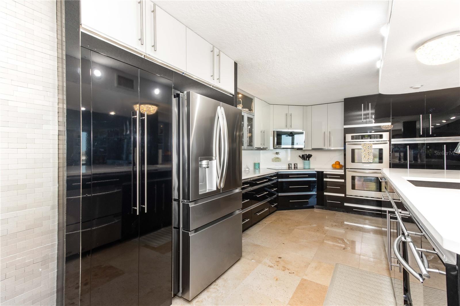 Image 17 of 60 For 736 Island Way 804