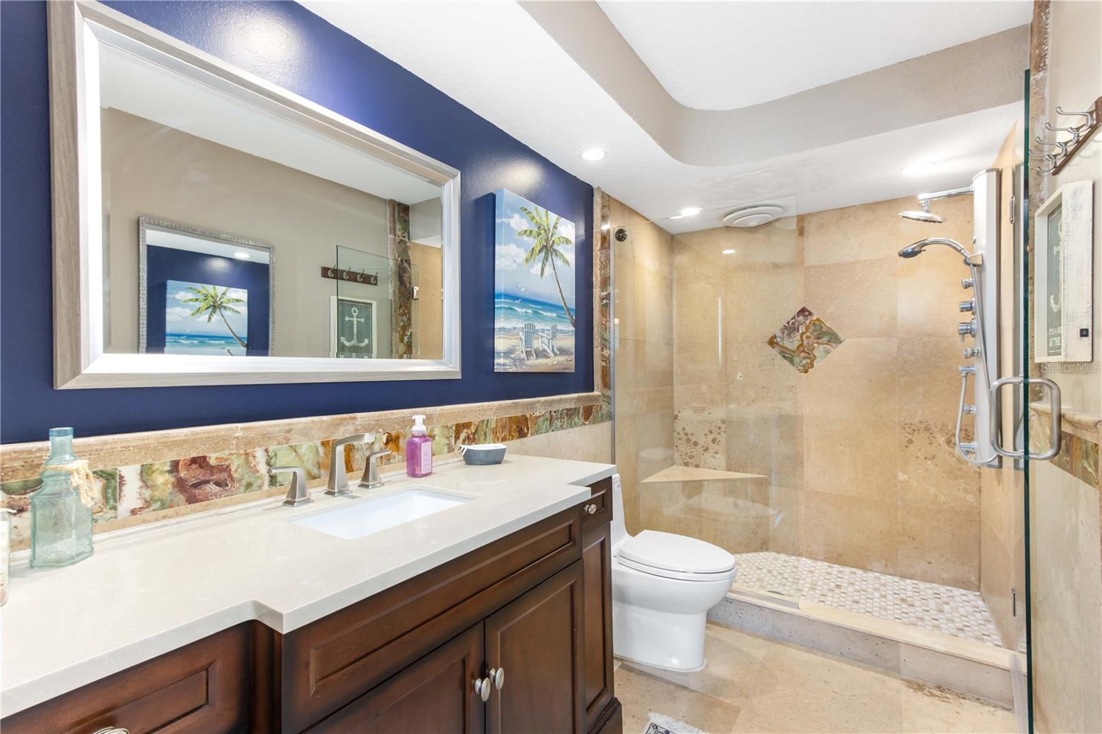 Image 20 of 60 For 736 Island Way 804