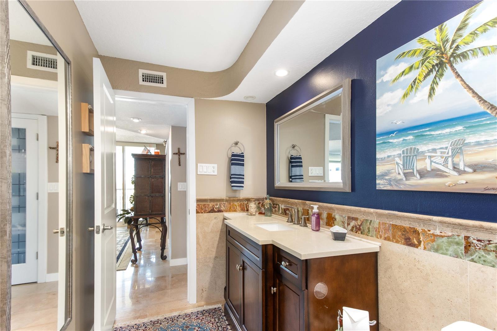 Image 21 of 60 For 736 Island Way 804