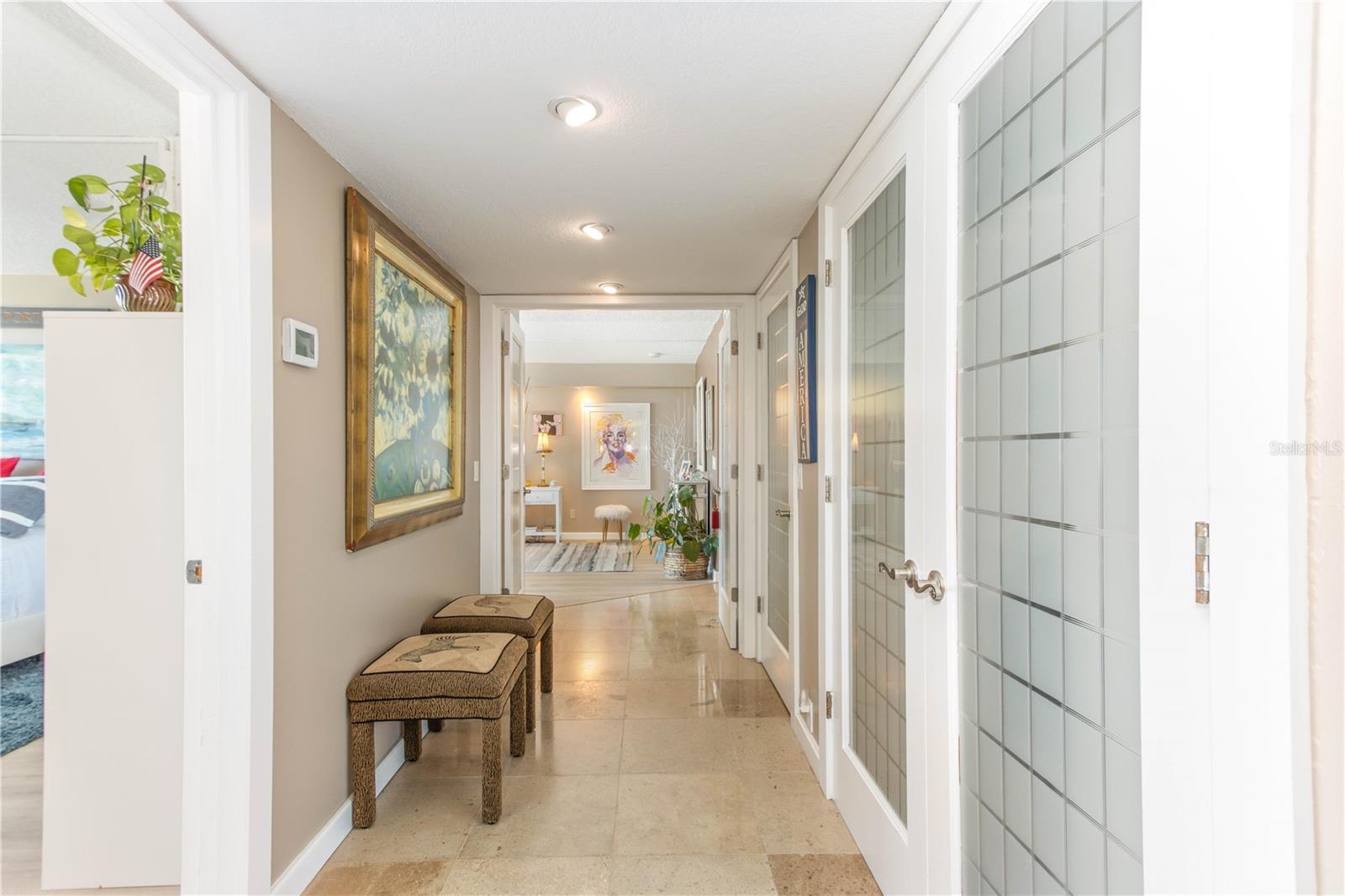 Image 23 of 60 For 736 Island Way 804