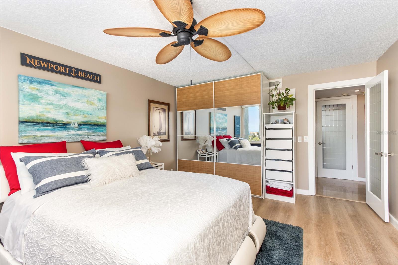 Image 26 of 60 For 736 Island Way 804