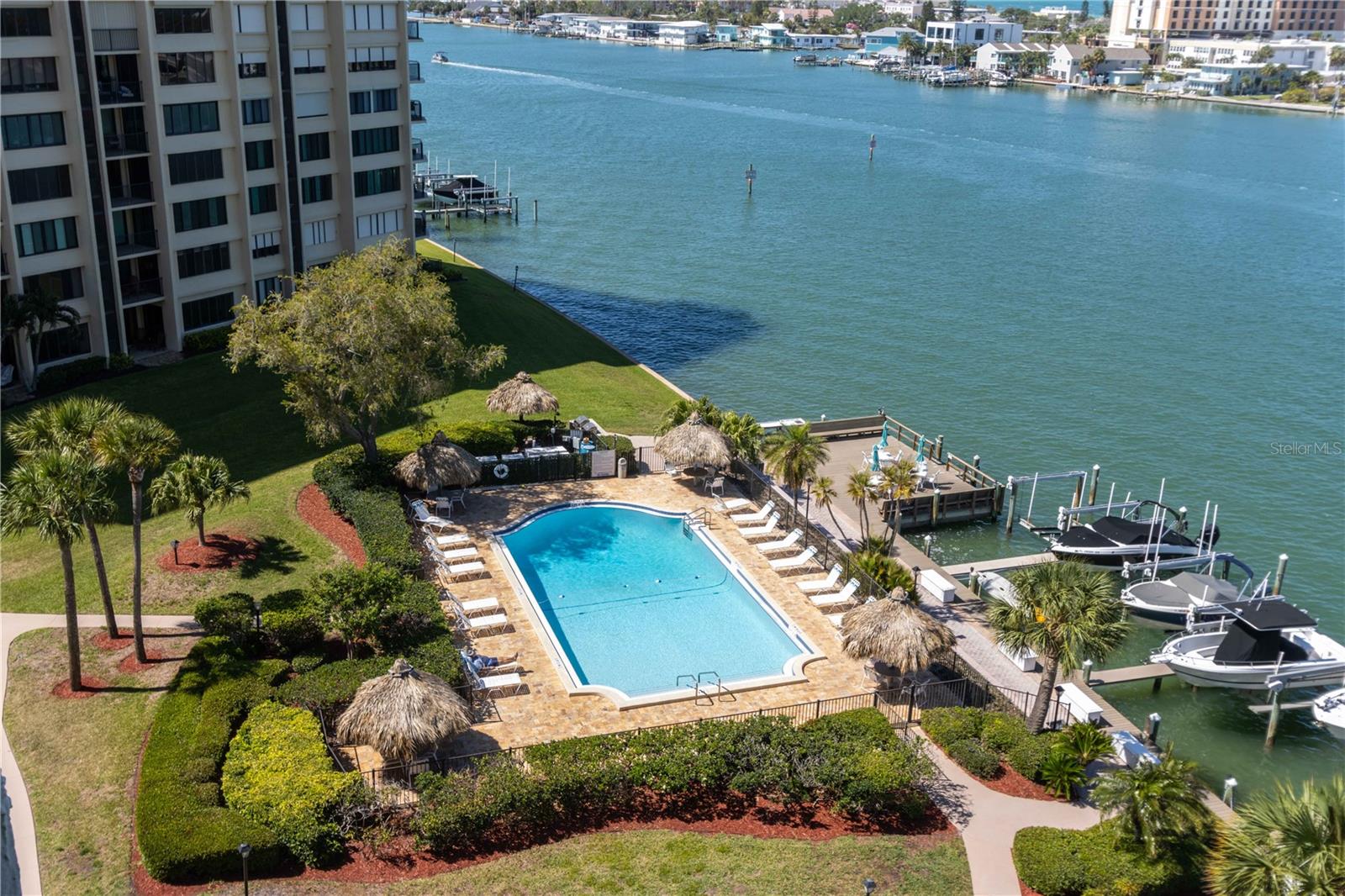 Image 37 of 60 For 736 Island Way 804