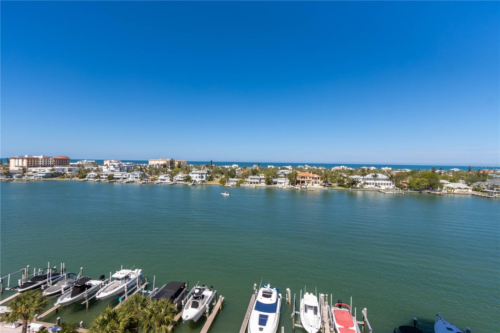 Image 38 of 60 For 736 Island Way 804