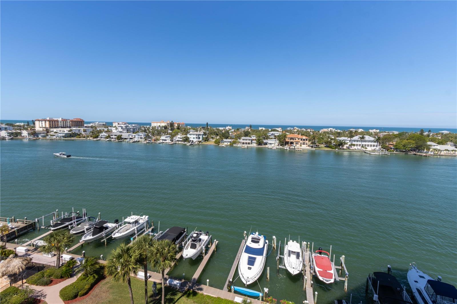 Image 39 of 60 For 736 Island Way 804