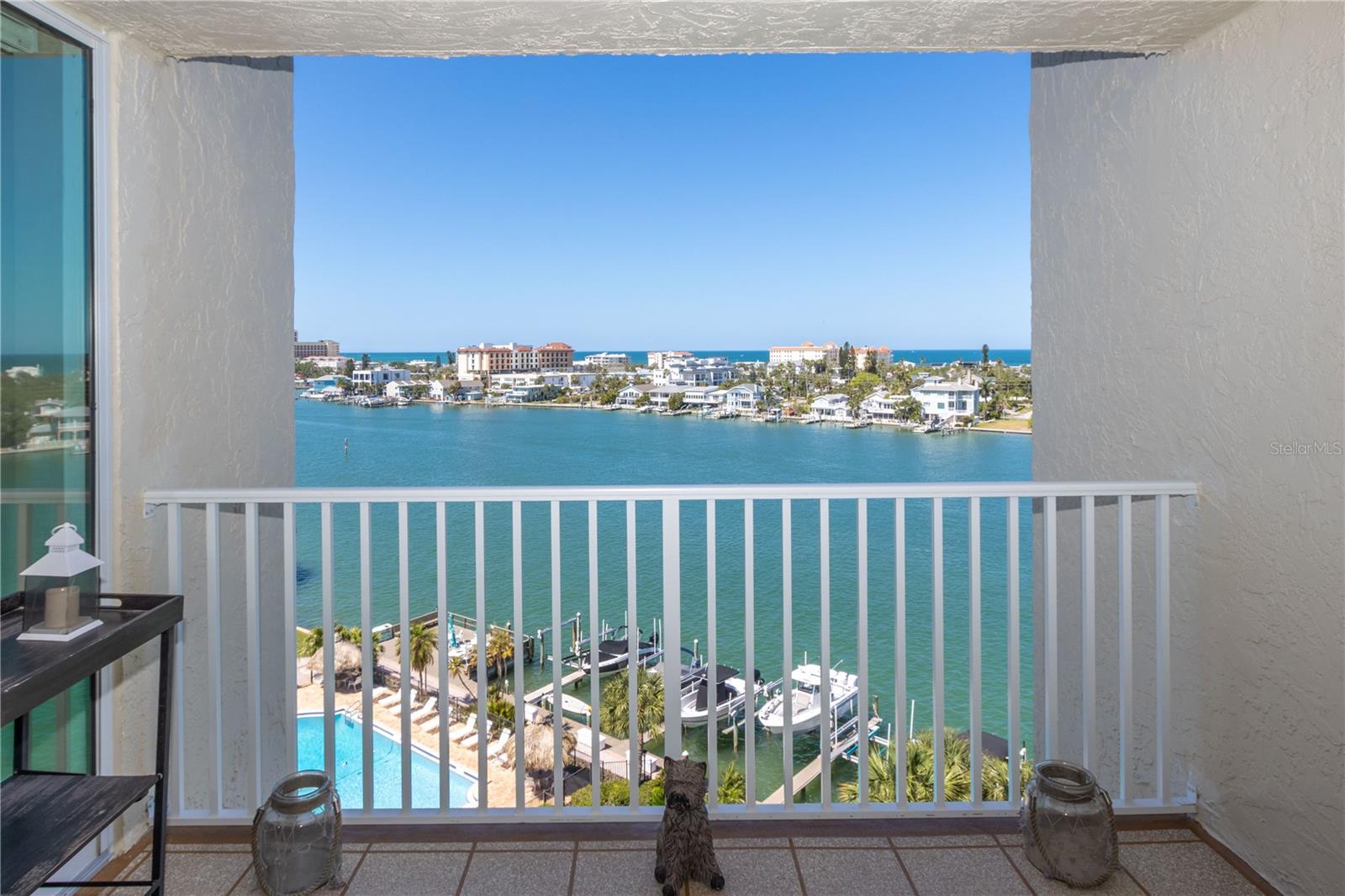 Image 41 of 60 For 736 Island Way 804