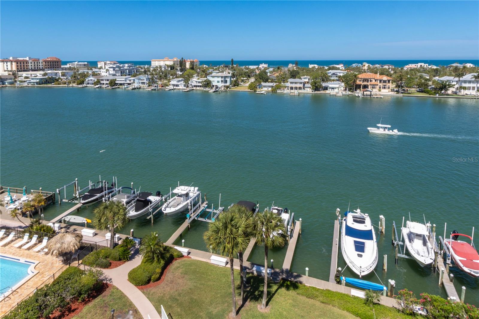Image 44 of 60 For 736 Island Way 804