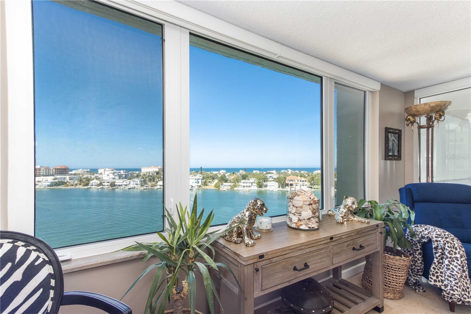 Image 6 of 60 For 736 Island Way 804