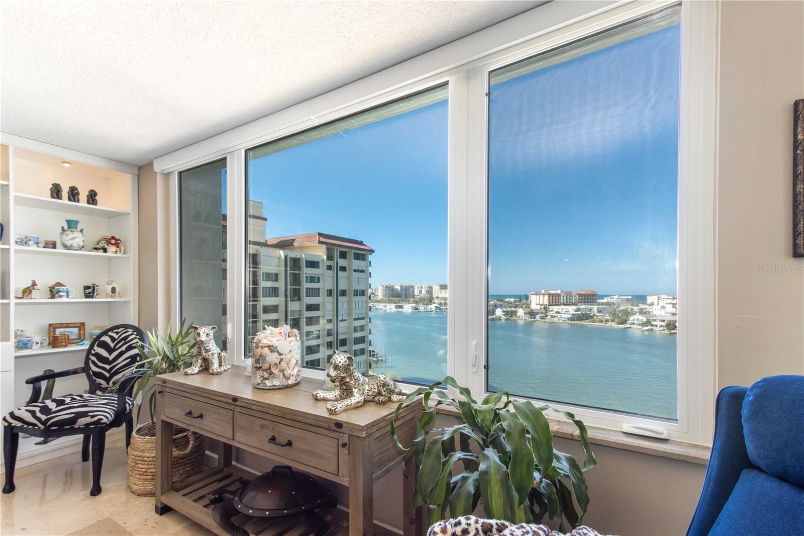 Image 7 of 60 For 736 Island Way 804