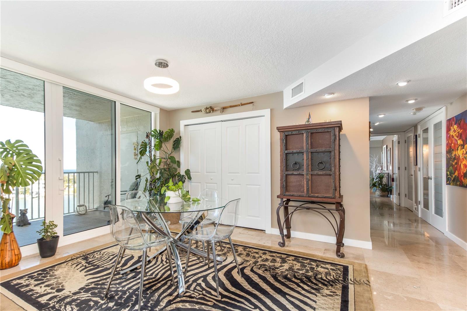 Image 9 of 60 For 736 Island Way 804