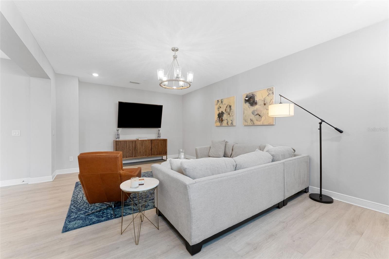 Image 11 of 42 For 412 Albany Avenue 2