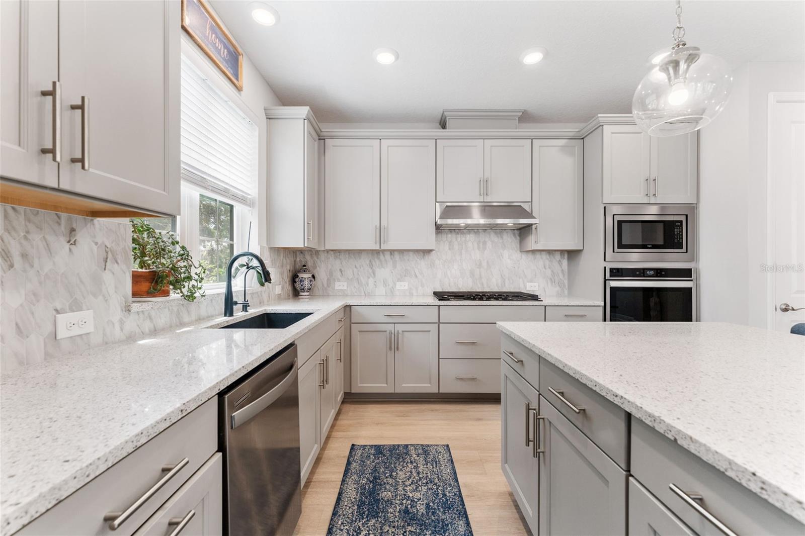 Image 17 of 42 For 412 Albany Avenue 2