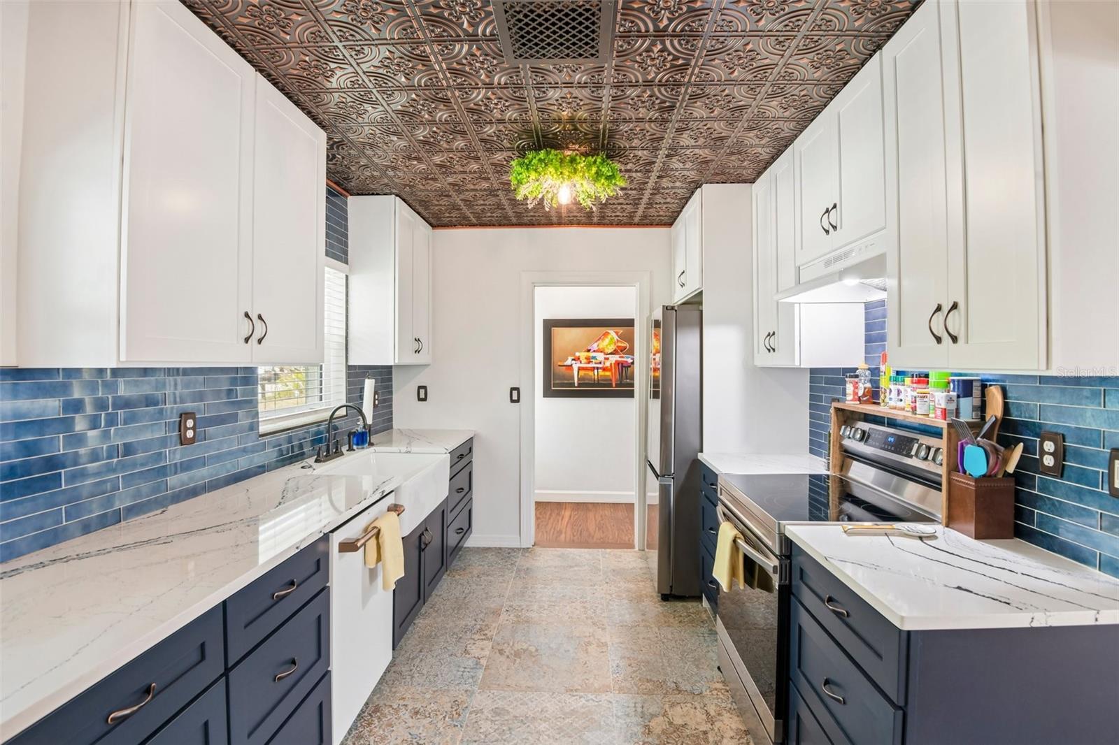 Image 11 of 23 For 992 Hillwood Drive