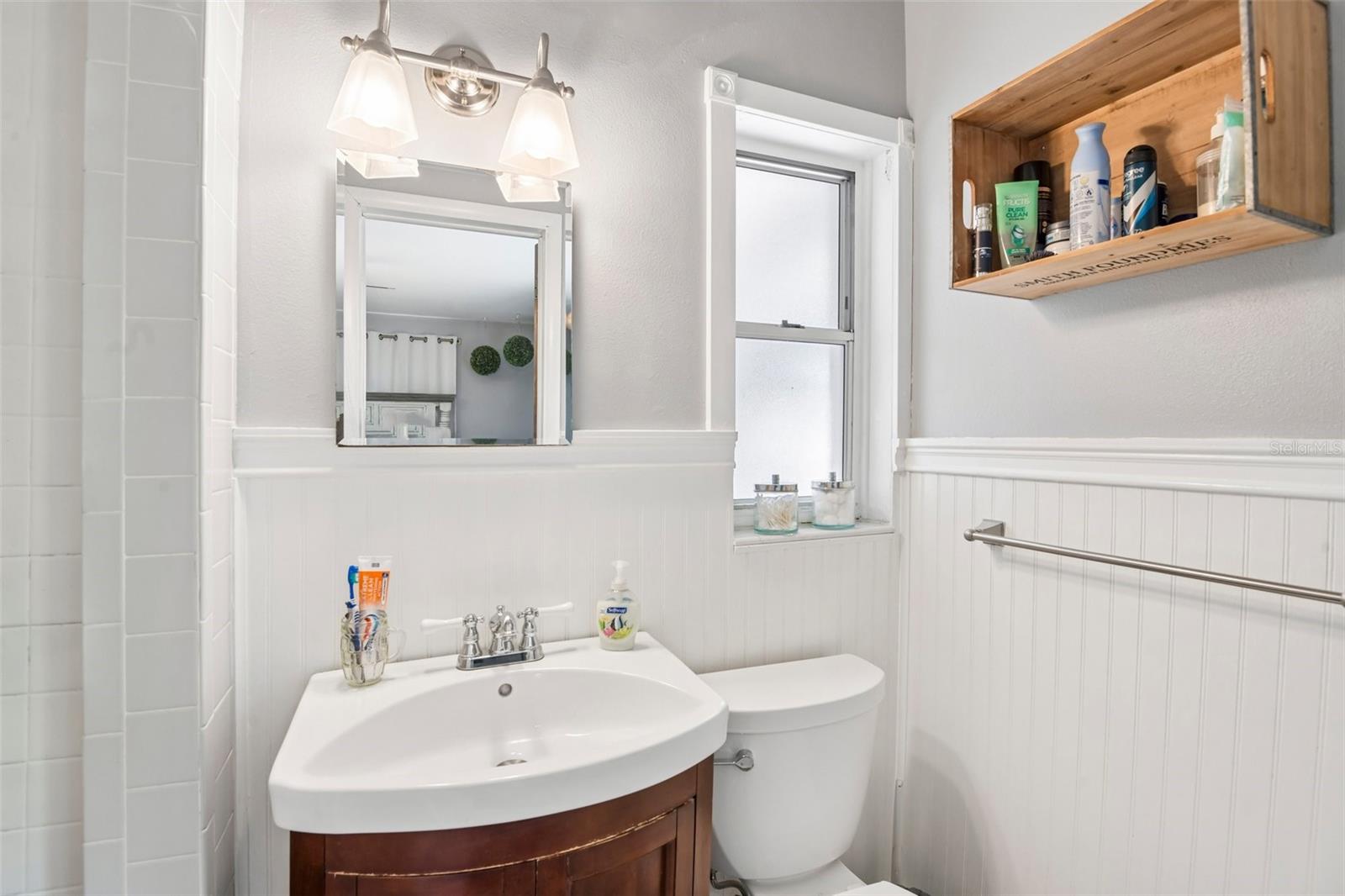 Image 17 of 23 For 992 Hillwood Drive