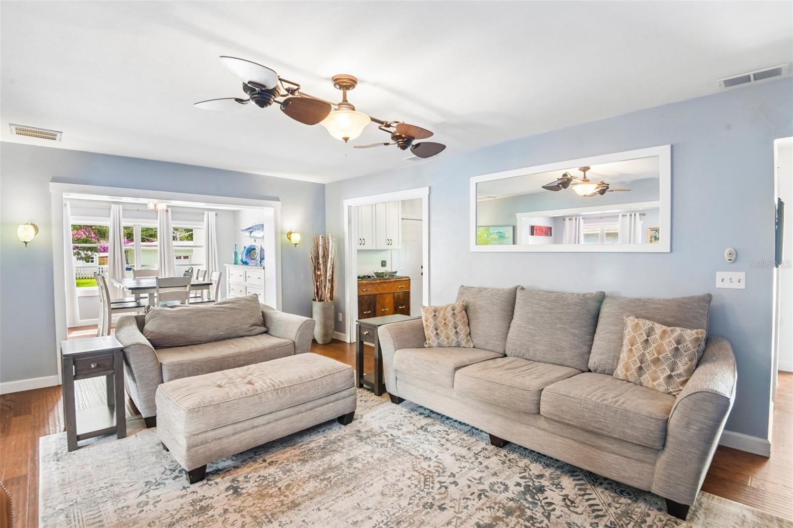Image 3 of 23 For 992 Hillwood Drive
