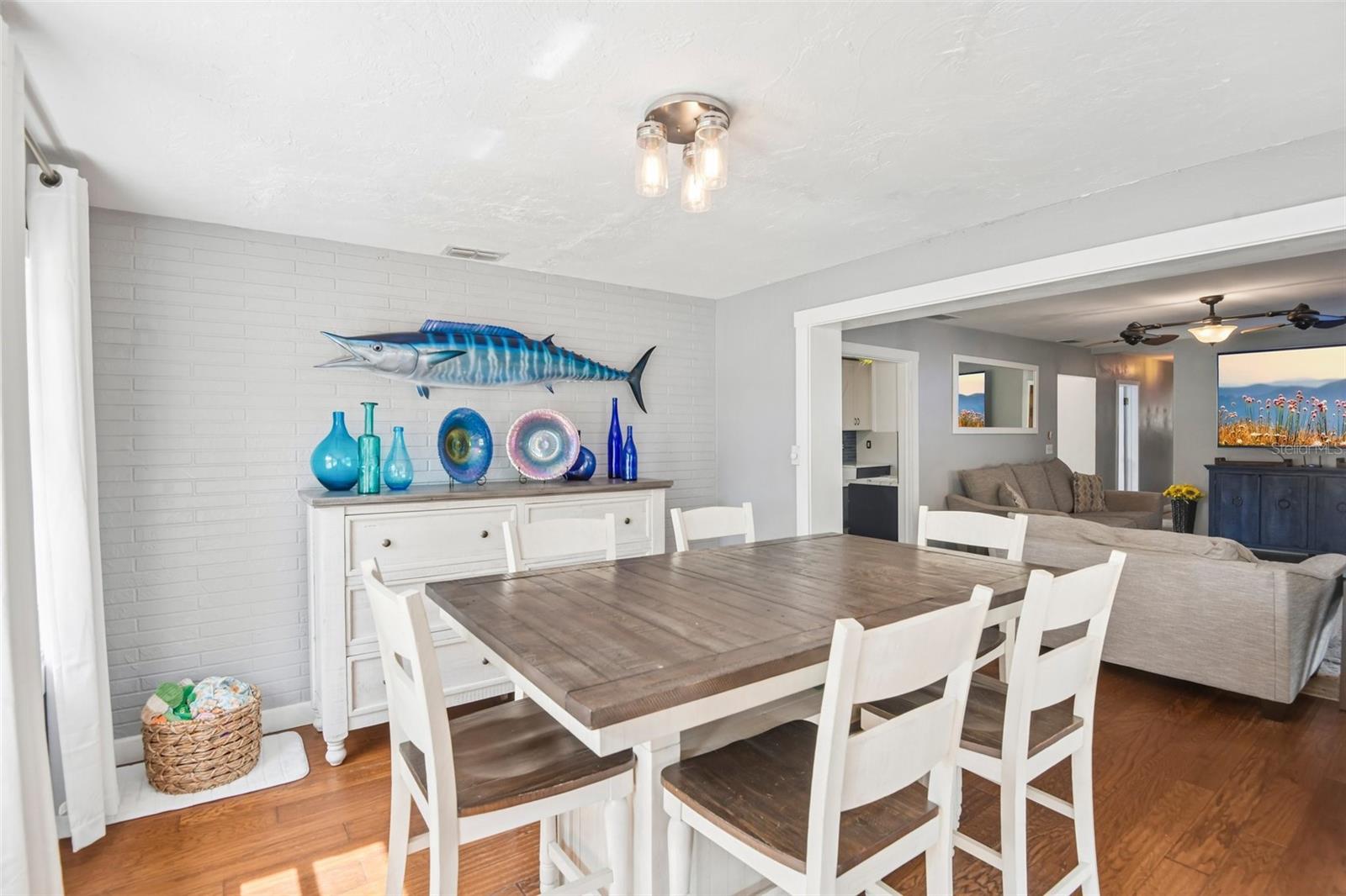 Image 8 of 23 For 992 Hillwood Drive