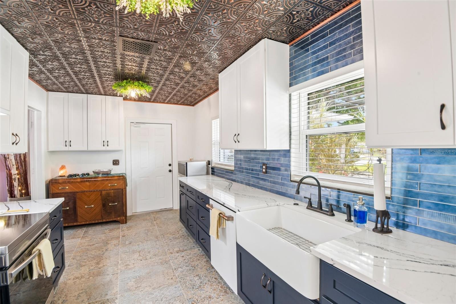 Image 9 of 23 For 992 Hillwood Drive