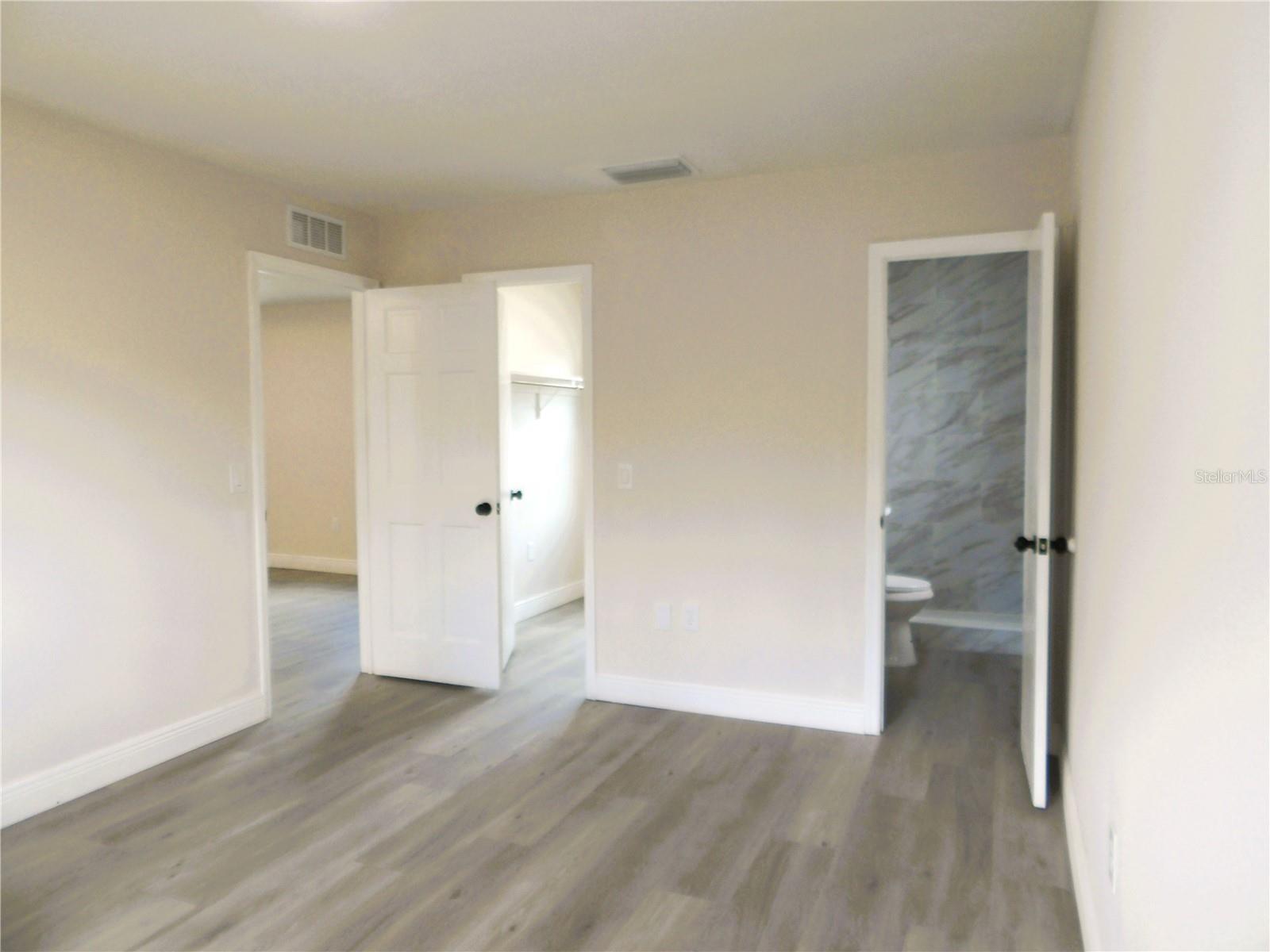 Listing photo id 8 for 614 Huntington Street