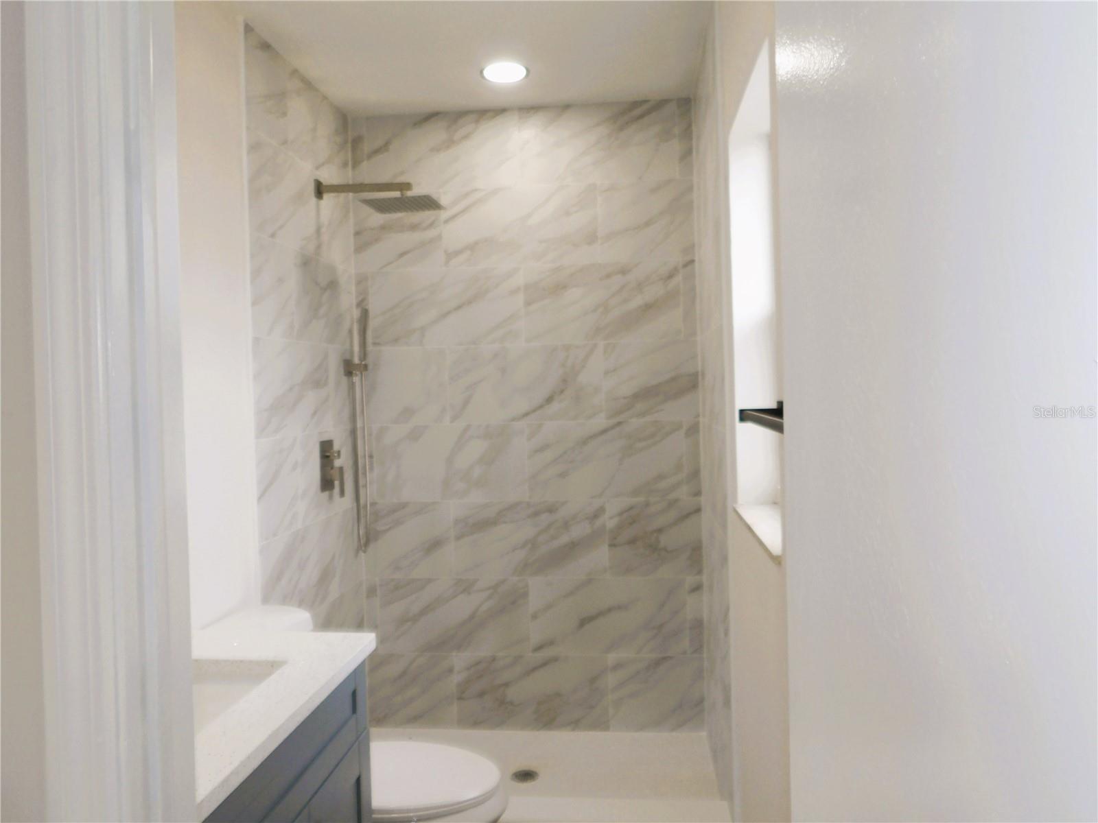 Listing photo id 9 for 614 Huntington Street
