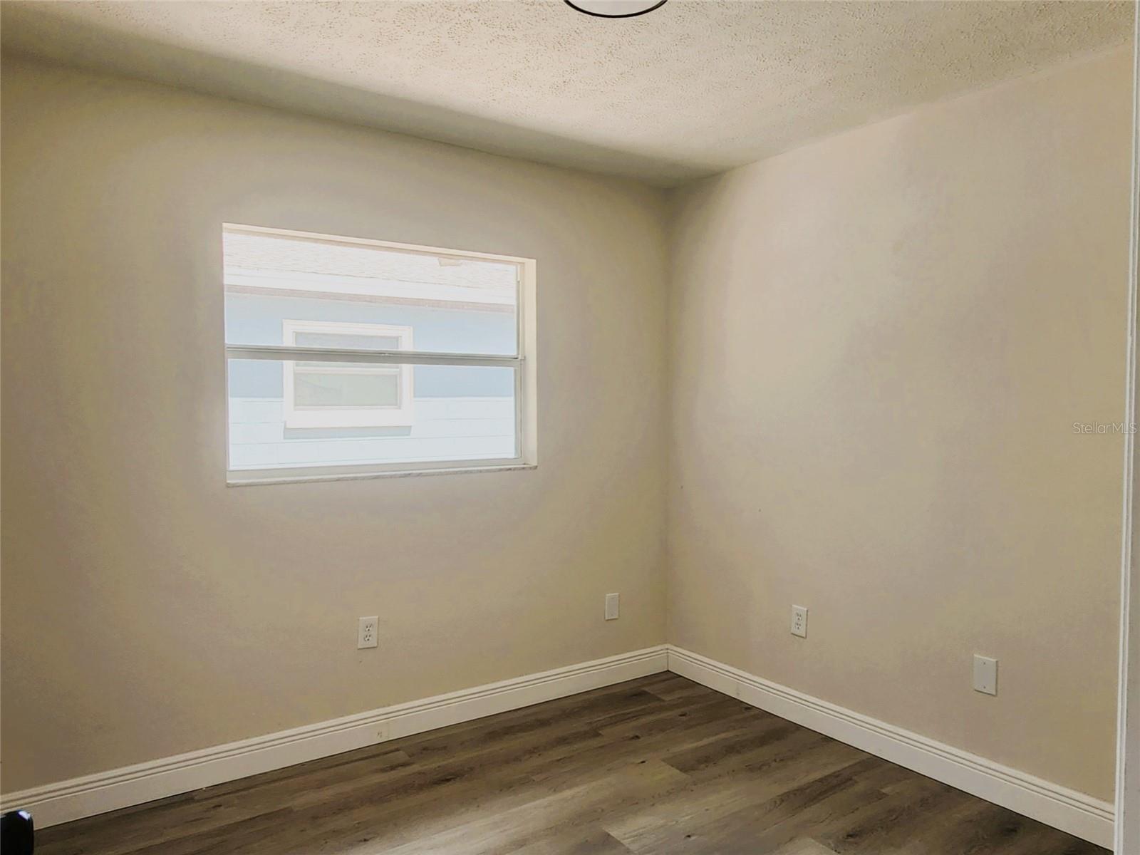 Listing photo id 10 for 614 Huntington Street