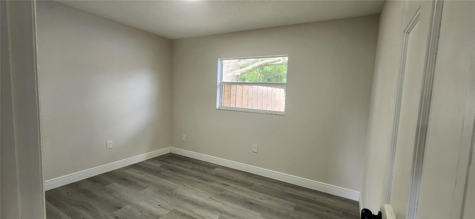 Listing photo id 11 for 614 Huntington Street