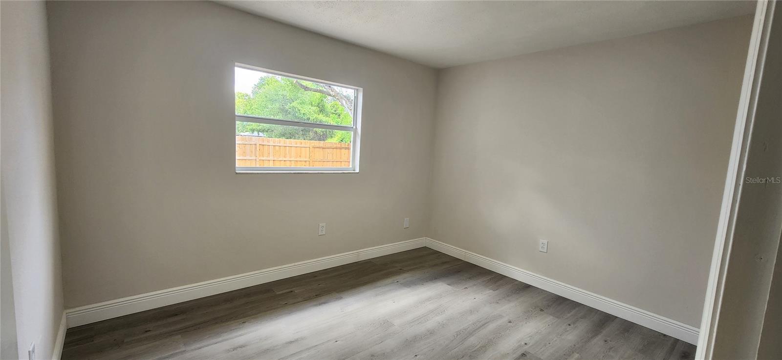 Listing photo id 12 for 614 Huntington Street