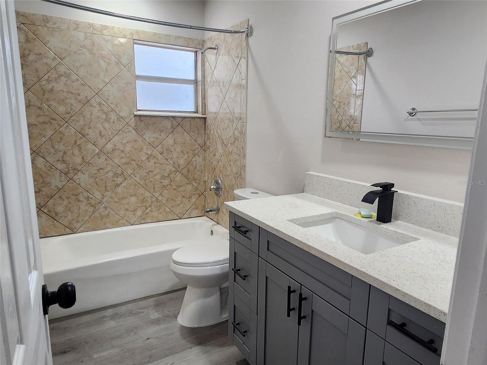 Listing photo id 13 for 614 Huntington Street