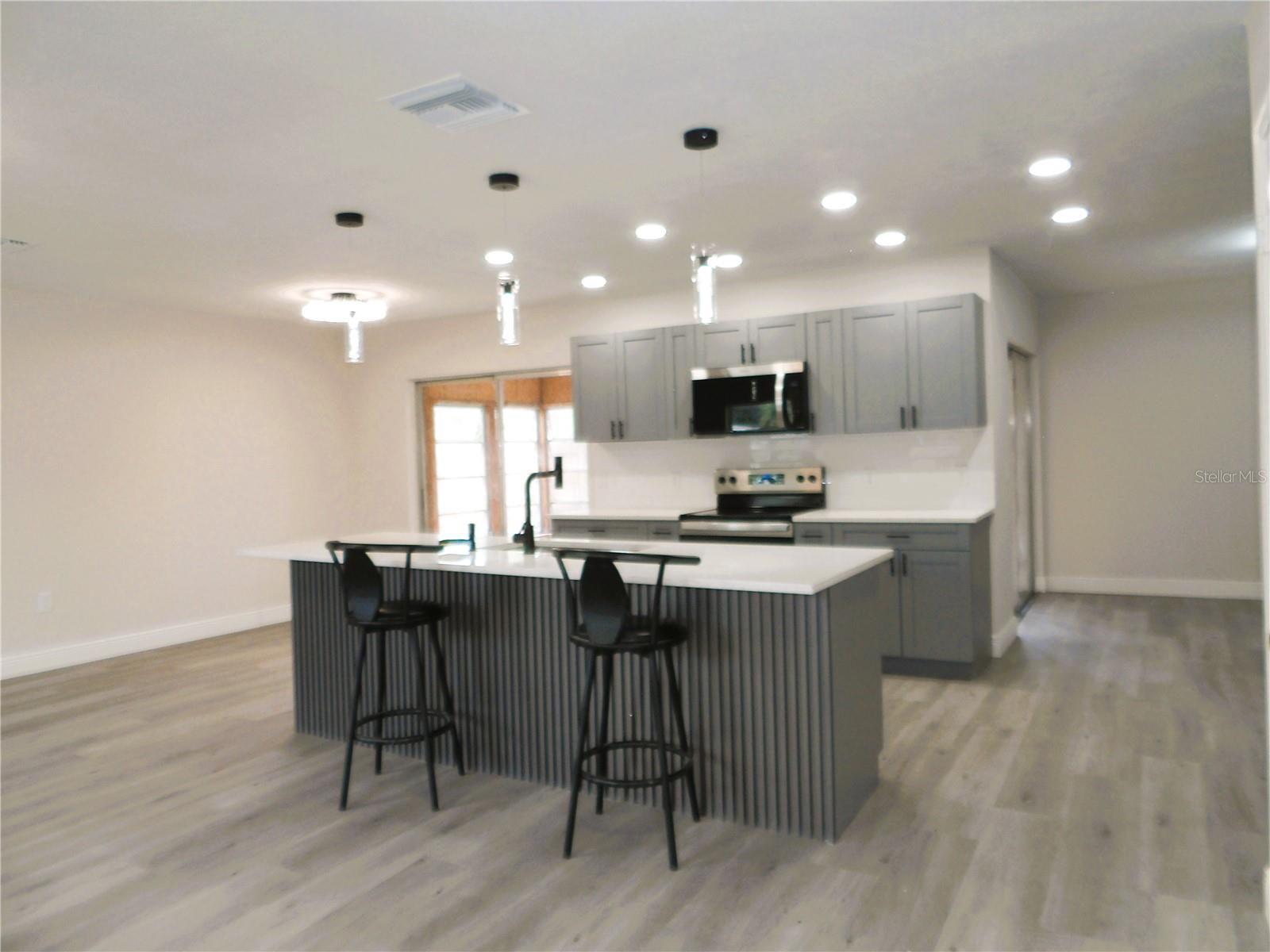 Listing photo id 0 for 614 Huntington Street