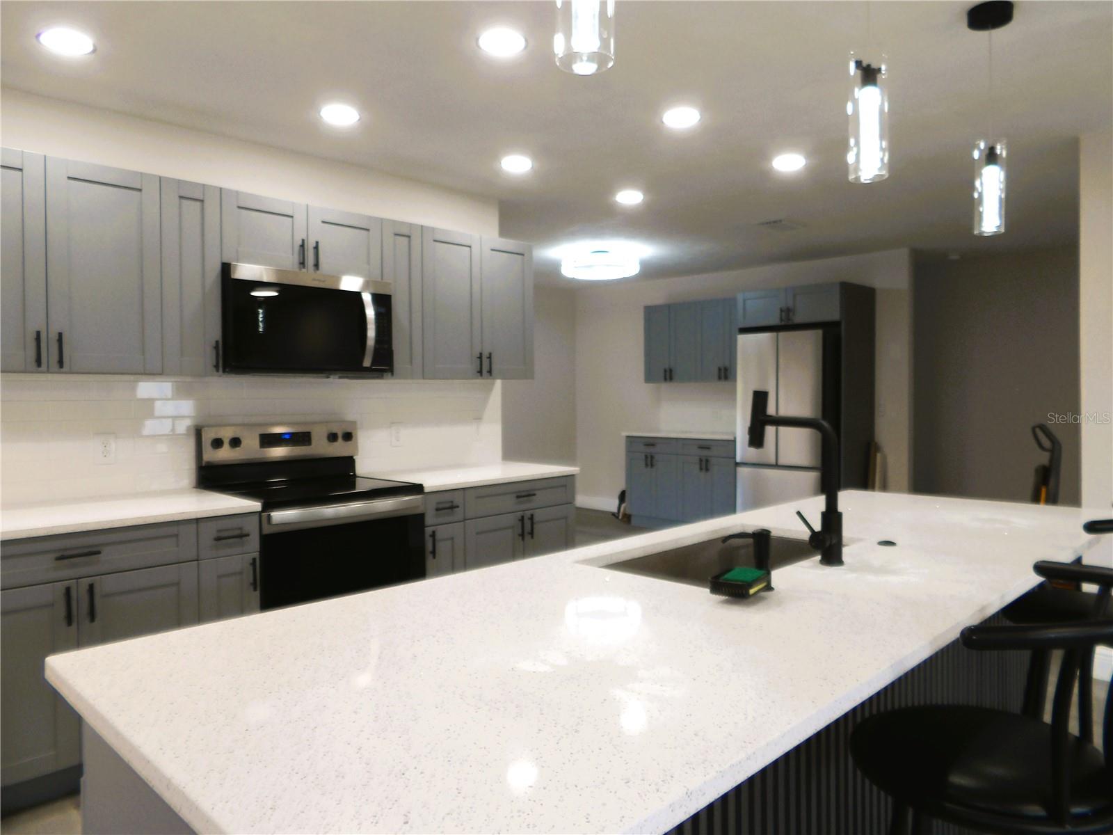 Listing photo id 1 for 614 Huntington Street