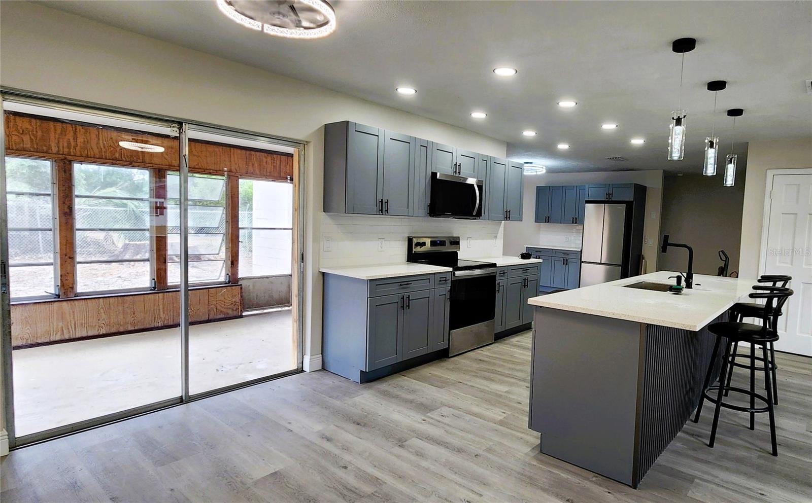 Listing photo id 3 for 614 Huntington Street