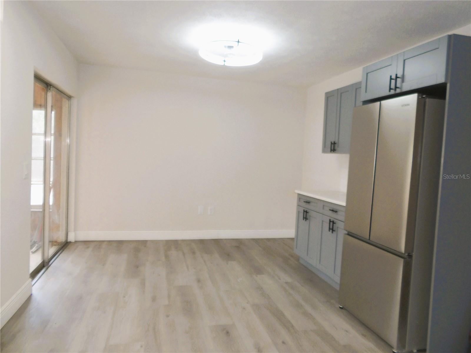 Listing photo id 7 for 614 Huntington Street