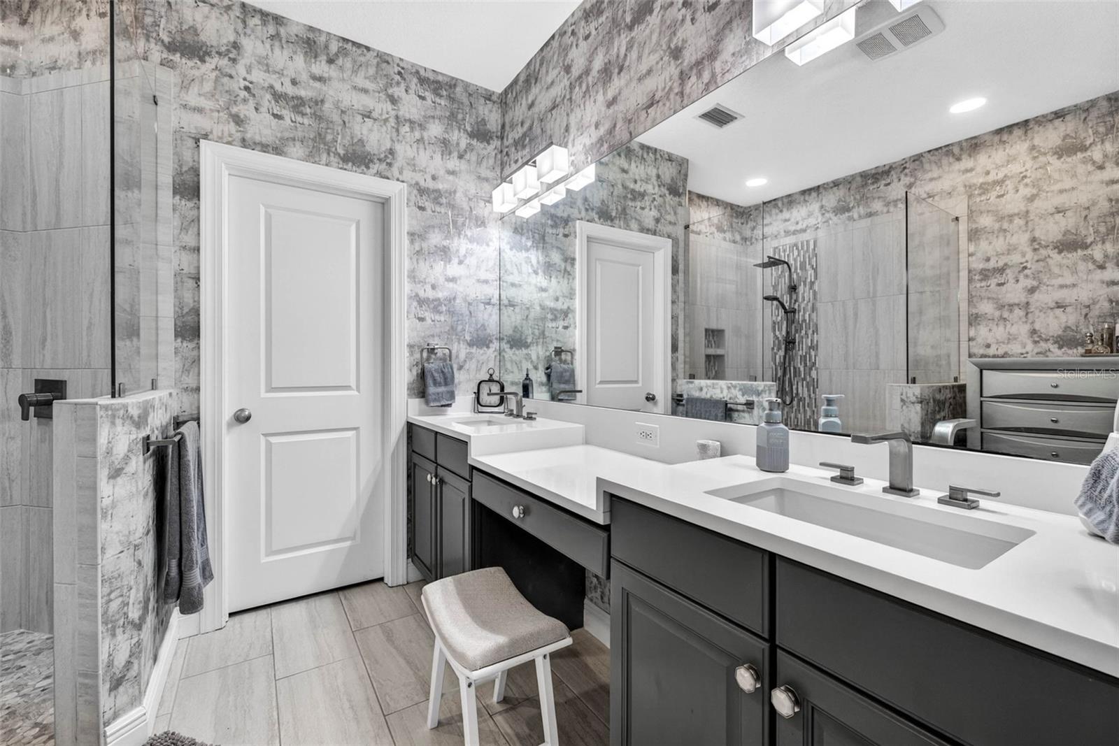Image 34 of 59 For 4927 Anniston Circle