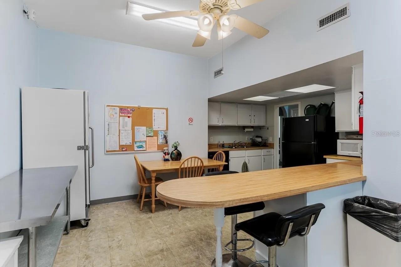 Image 21 of 46 For 12760 Indian Rocks Road 1017