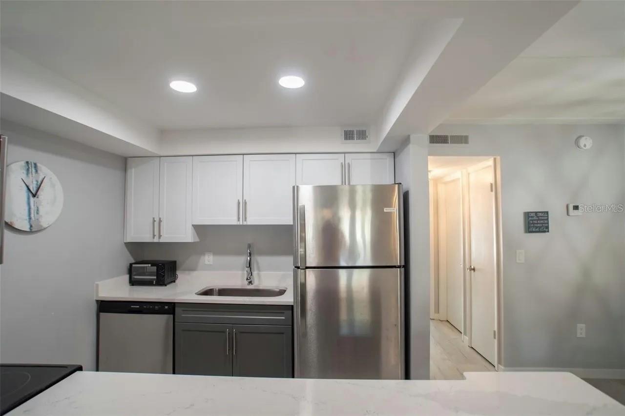 Image 4 of 46 For 12760 Indian Rocks Road 1017