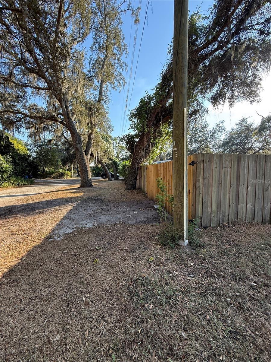 Listing photo id 0 for Lakeside Drive