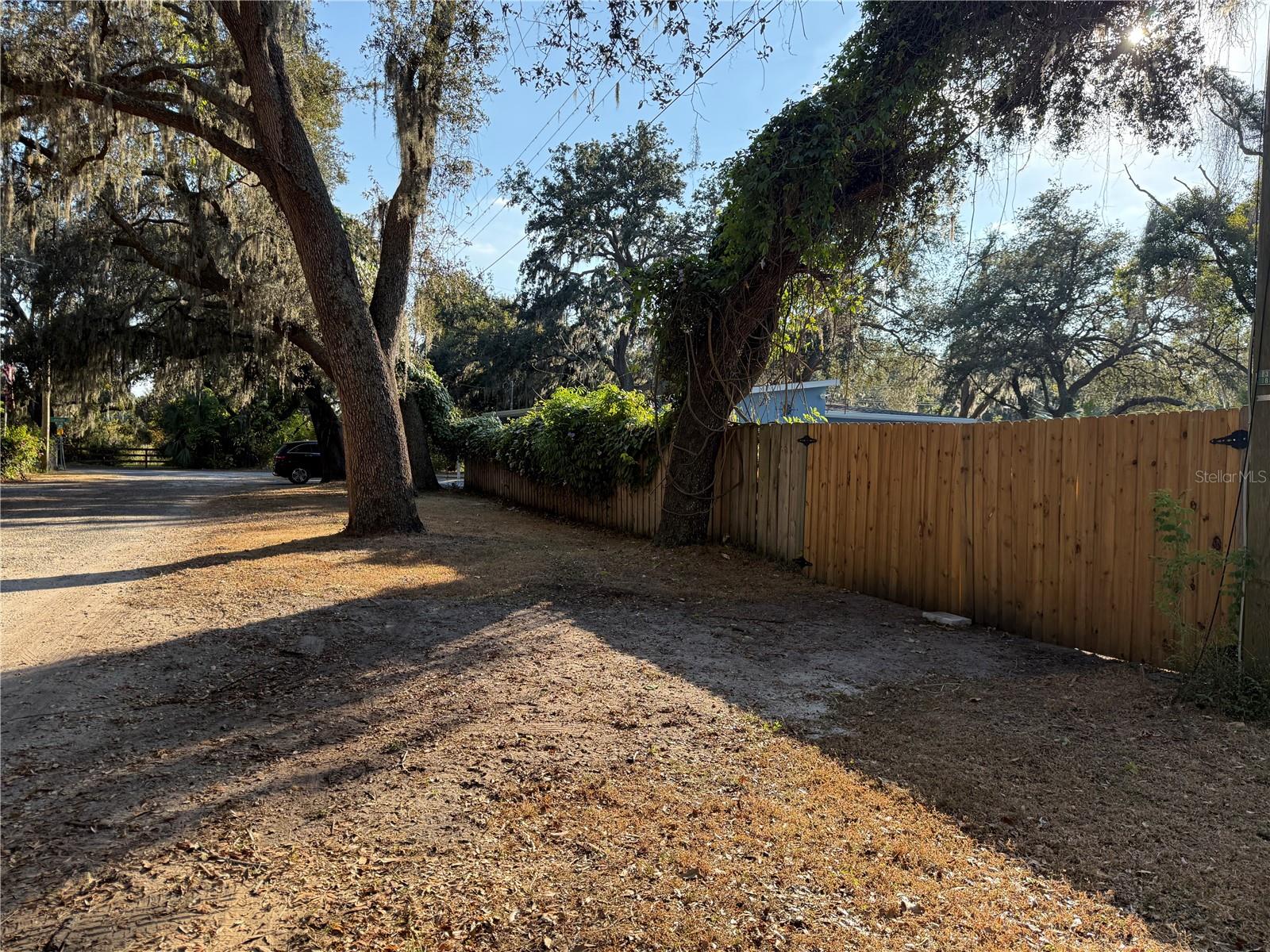 Listing photo id 1 for Lakeside Drive