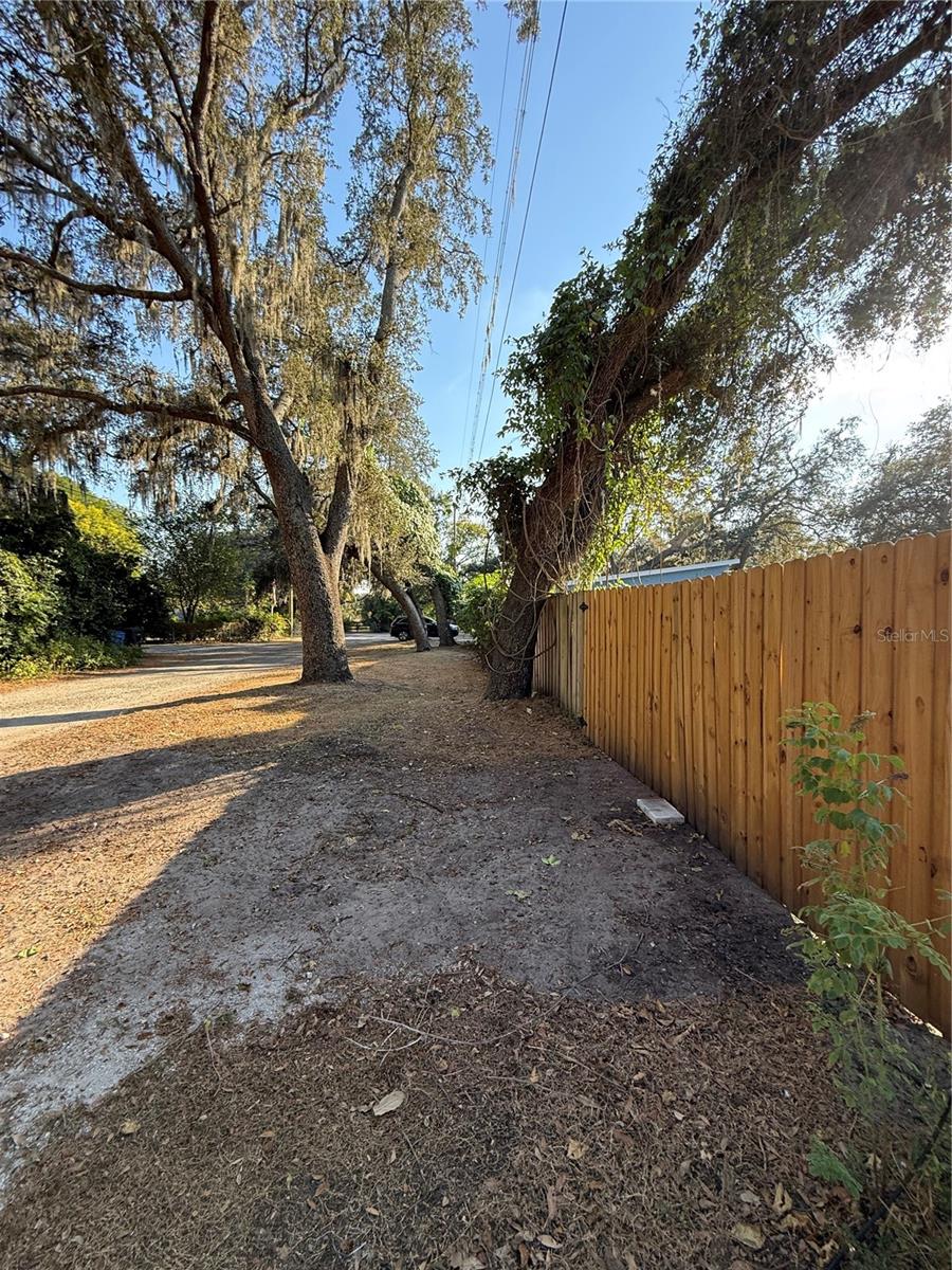 Listing photo id 2 for Lakeside Drive