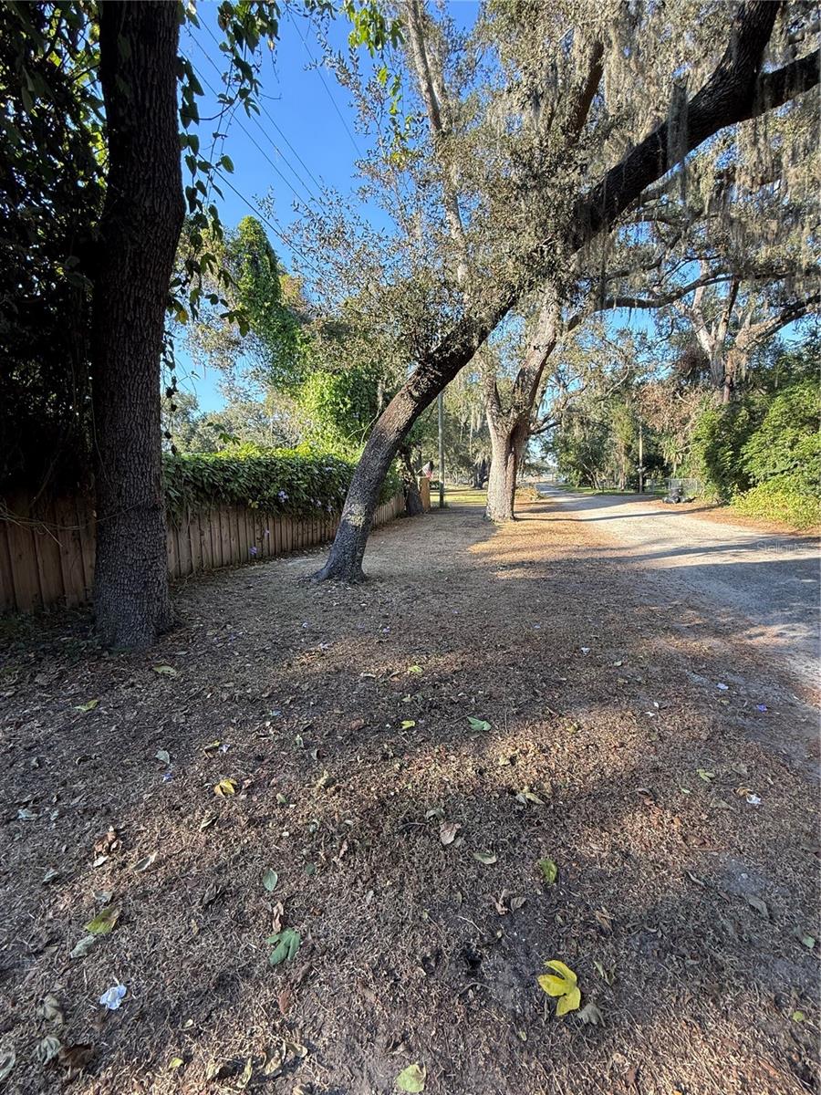 Listing photo id 4 for Lakeside Drive