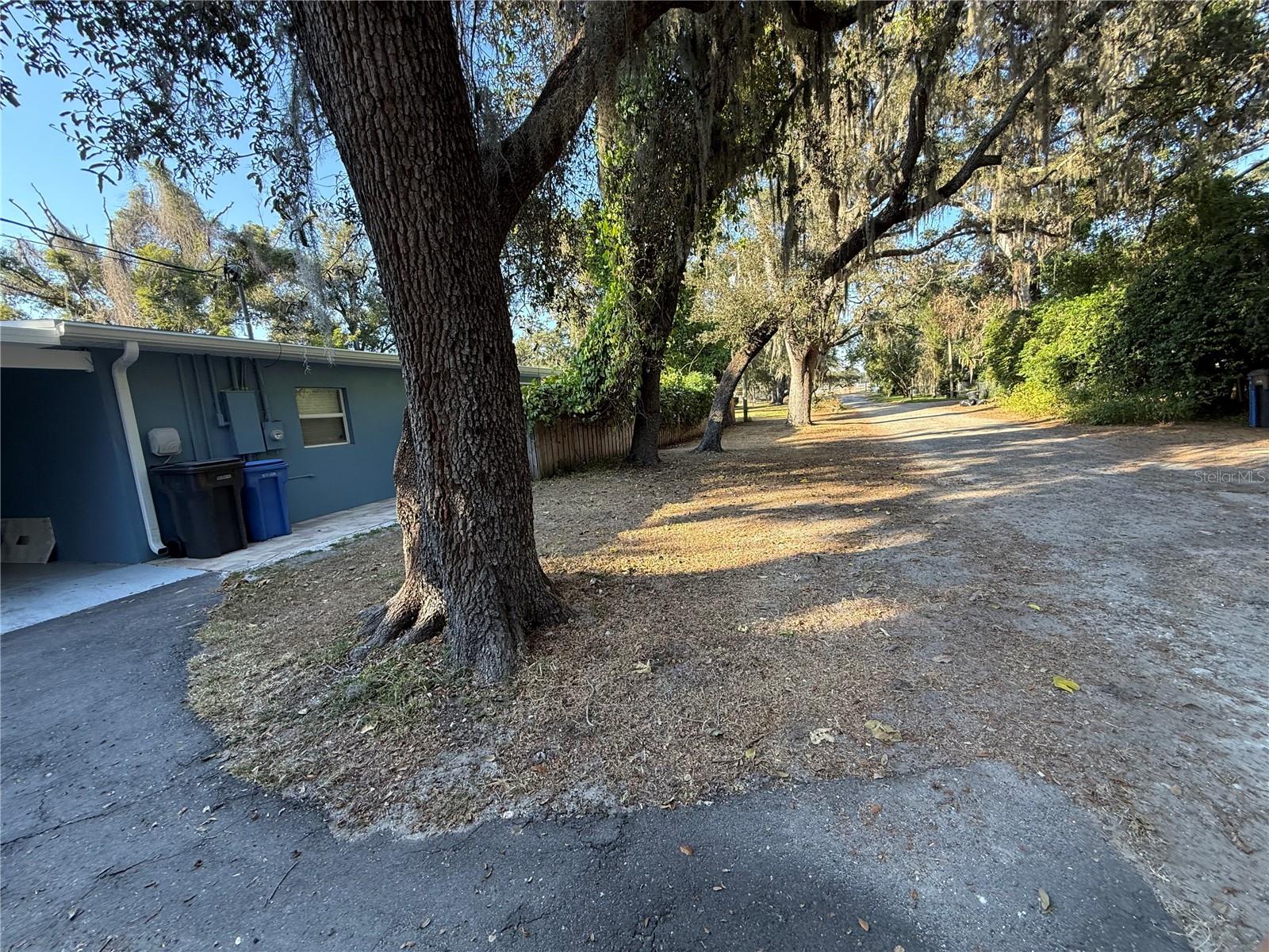 Listing photo id 5 for Lakeside Drive