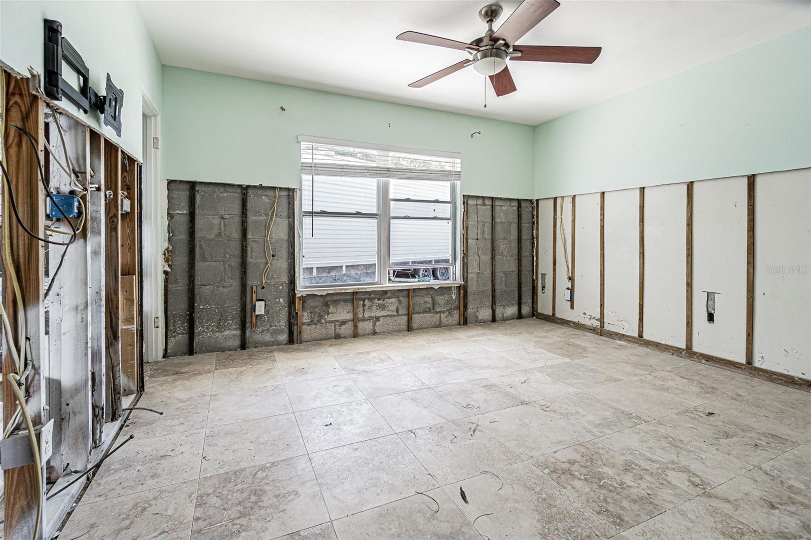 Image 7 of 22 For 16101 4th Street E
