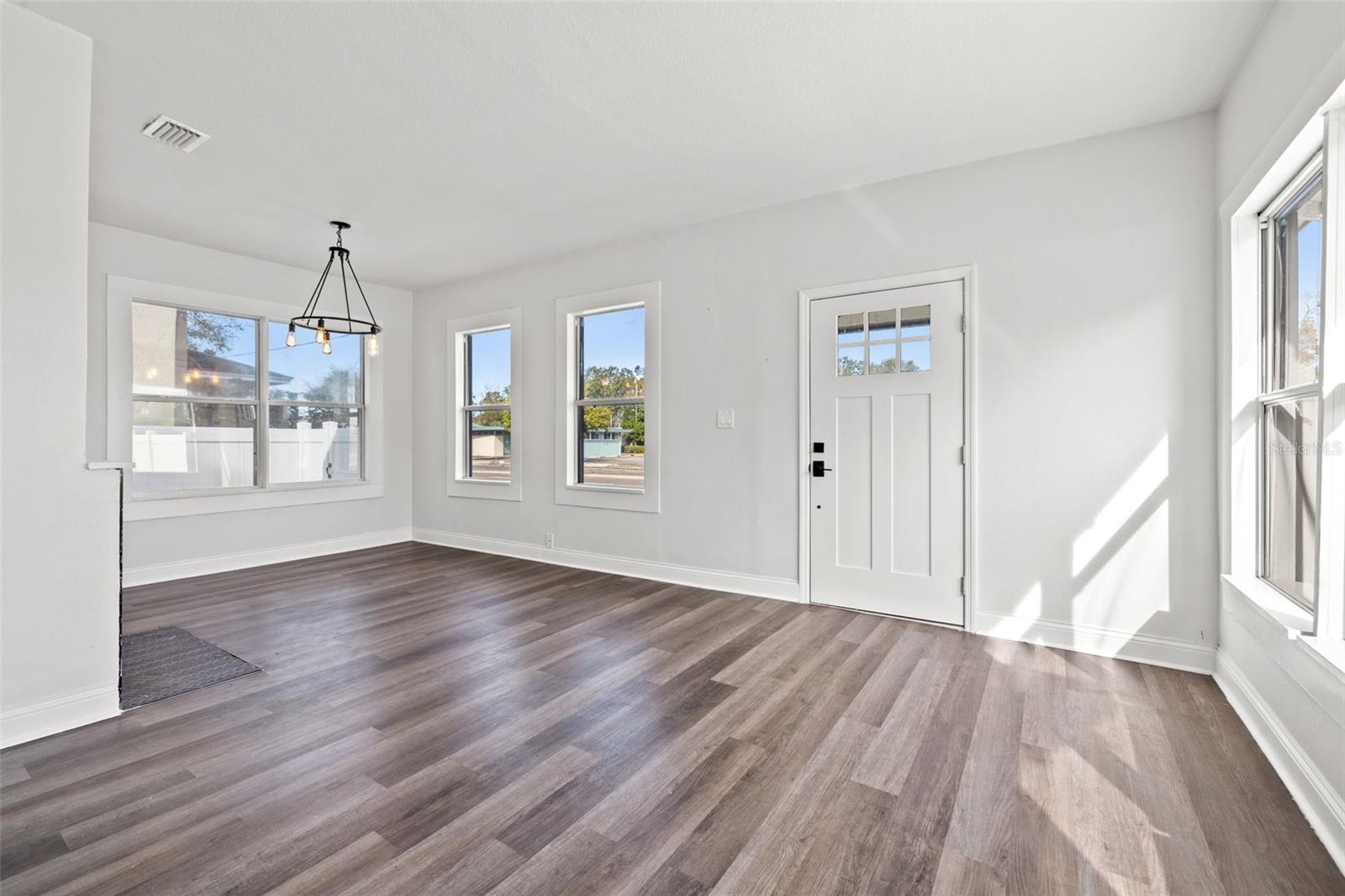 Image 7 of 27 For 2824 5th Avenue N