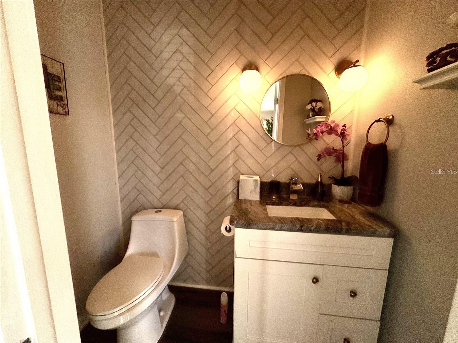Listing photo id 10 for 6997 Versailles N N-a