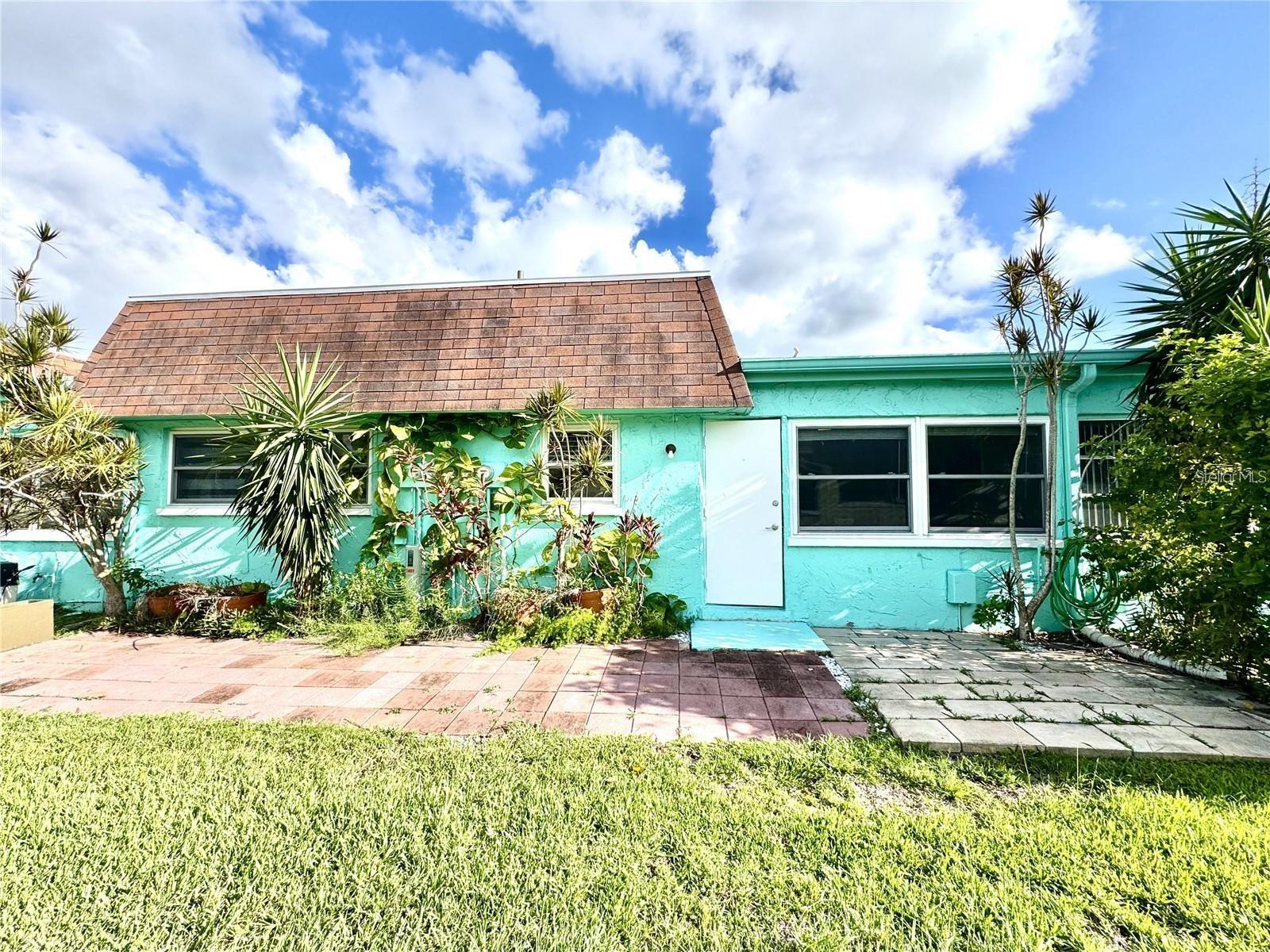 Listing photo id 11 for 6997 Versailles N N-a